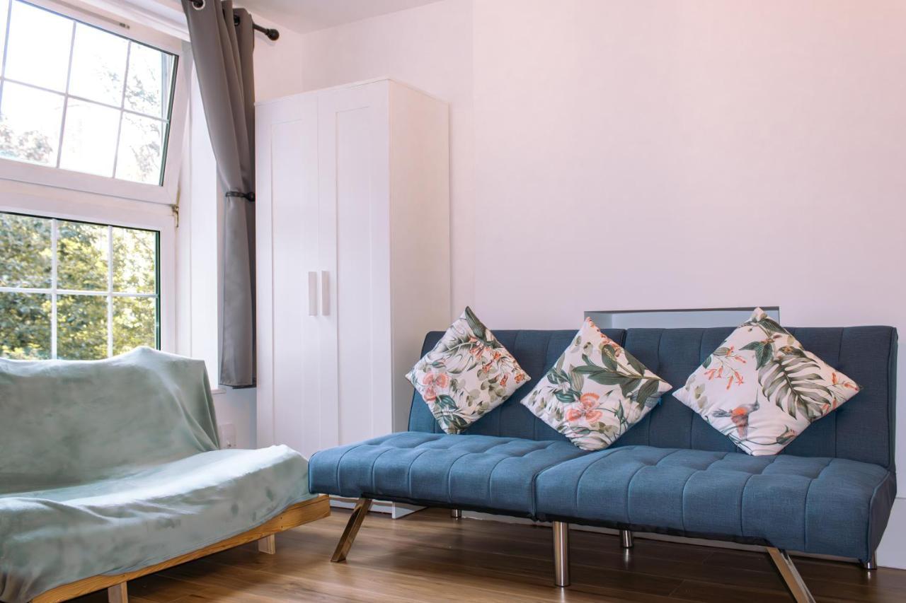 Nice 4 Bedroom Apartment Near City Centre 2-Min Walk To Metro !! Business & Family Friendly!! Londen Buitenkant foto