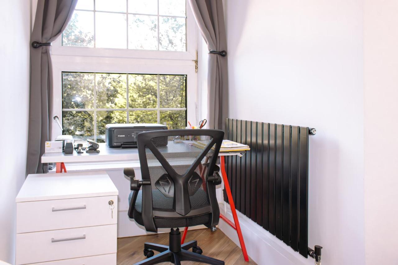 Nice 4 Bedroom Apartment Near City Centre 2-Min Walk To Metro !! Business & Family Friendly!! Londen Buitenkant foto