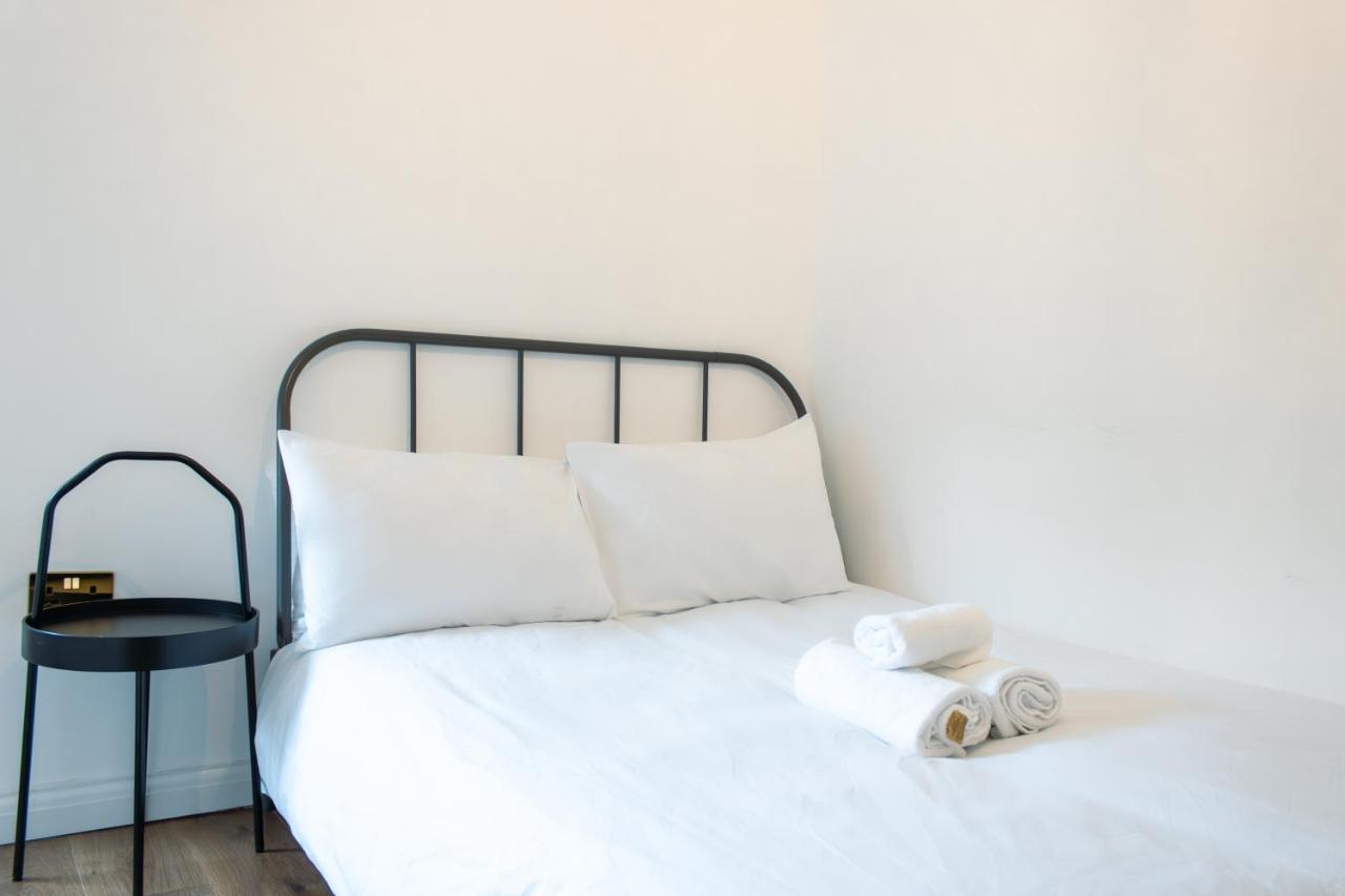 Nice 4 Bedroom Apartment Near City Centre 2-Min Walk To Metro !! Business & Family Friendly!! Londen Buitenkant foto