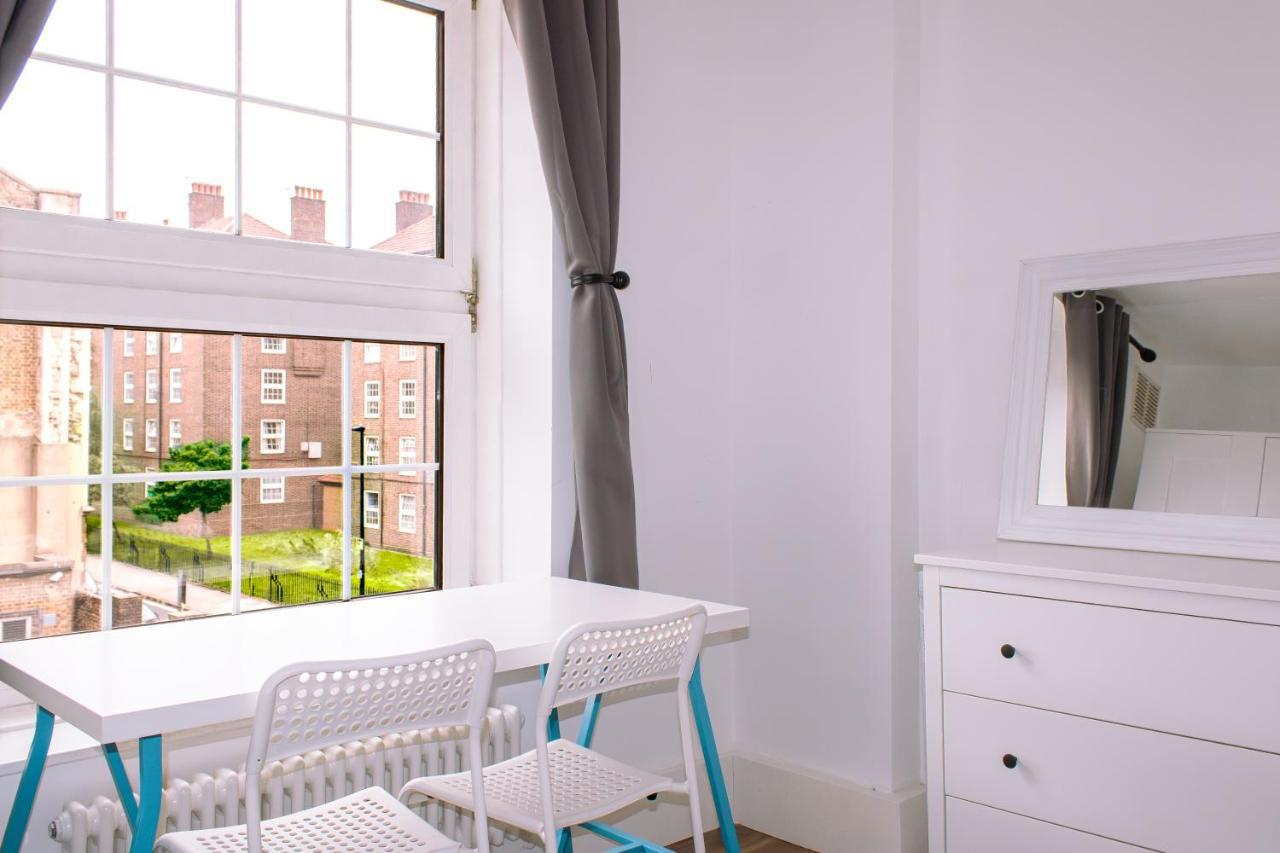 Nice 4 Bedroom Apartment Near City Centre 2-Min Walk To Metro !! Business & Family Friendly!! Londen Buitenkant foto