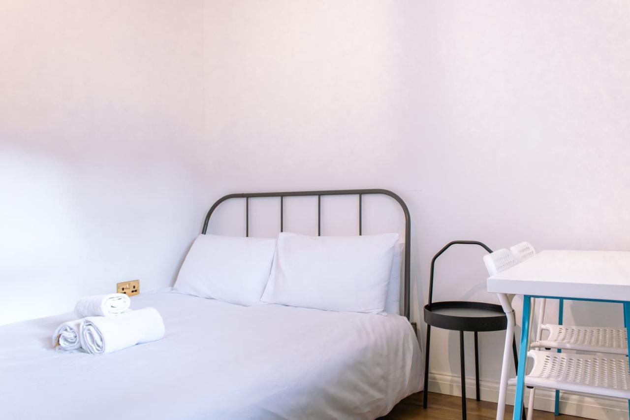 Nice 4 Bedroom Apartment Near City Centre 2-Min Walk To Metro !! Business & Family Friendly!! Londen Buitenkant foto
