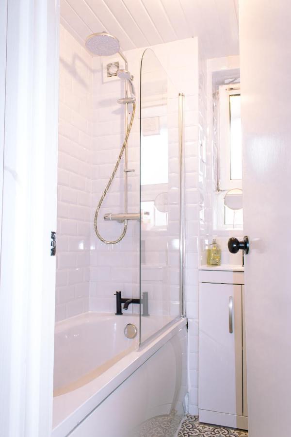 Nice 4 Bedroom Apartment Near City Centre 2-Min Walk To Metro !! Business & Family Friendly!! Londen Buitenkant foto