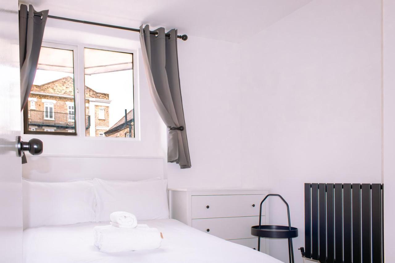 Nice 4 Bedroom Apartment Near City Centre 2-Min Walk To Metro !! Business & Family Friendly!! Londen Buitenkant foto
