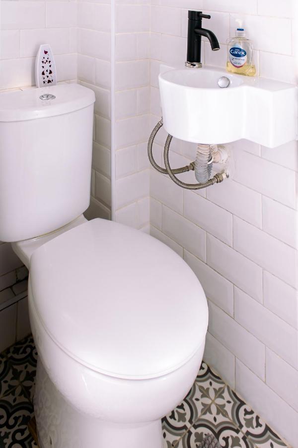 Nice 4 Bedroom Apartment Near City Centre 2-Min Walk To Metro !! Business & Family Friendly!! Londen Buitenkant foto