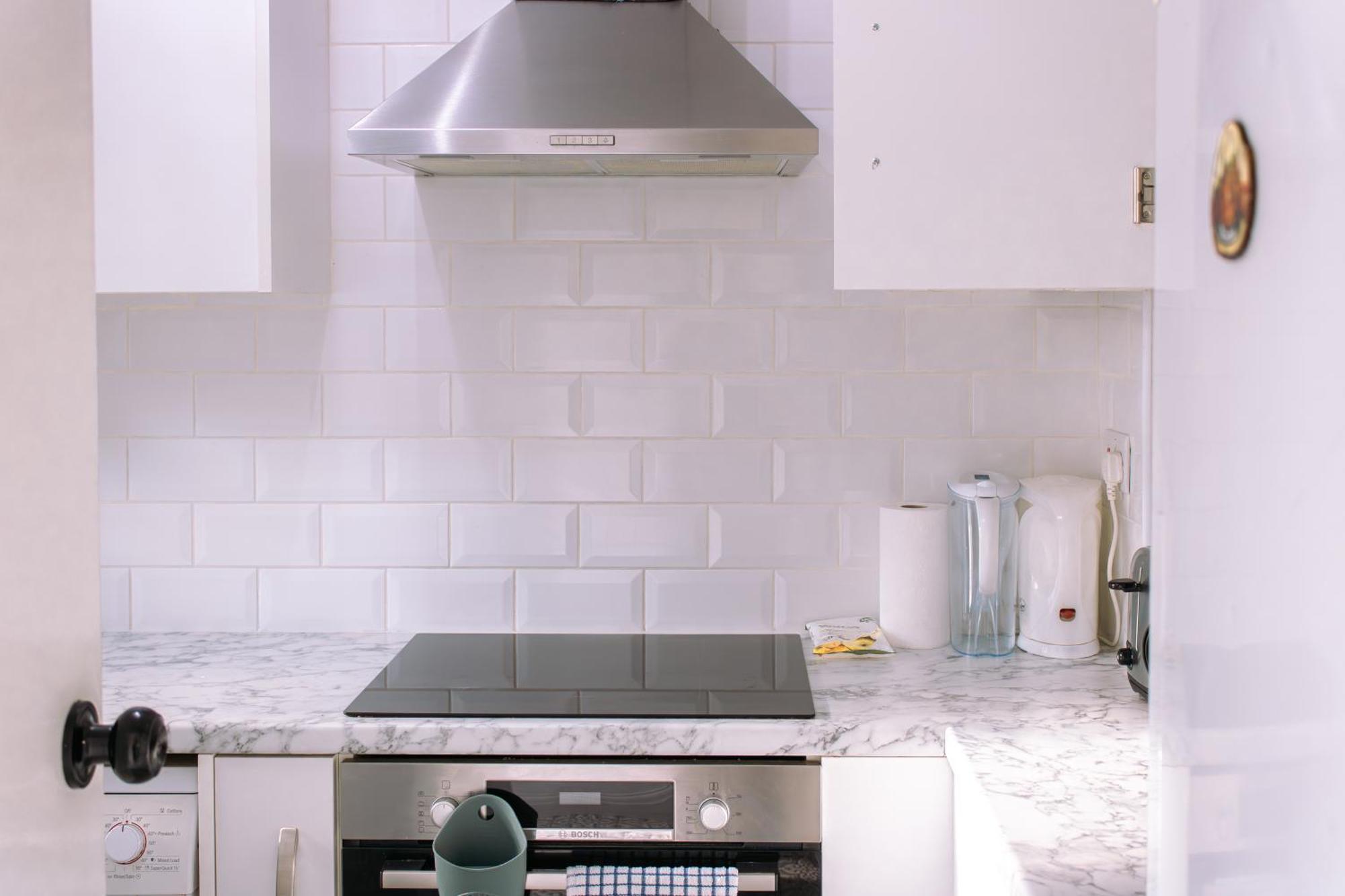 Nice 4 Bedroom Apartment Near City Centre 2-Min Walk To Metro !! Business & Family Friendly!! Londen Buitenkant foto
