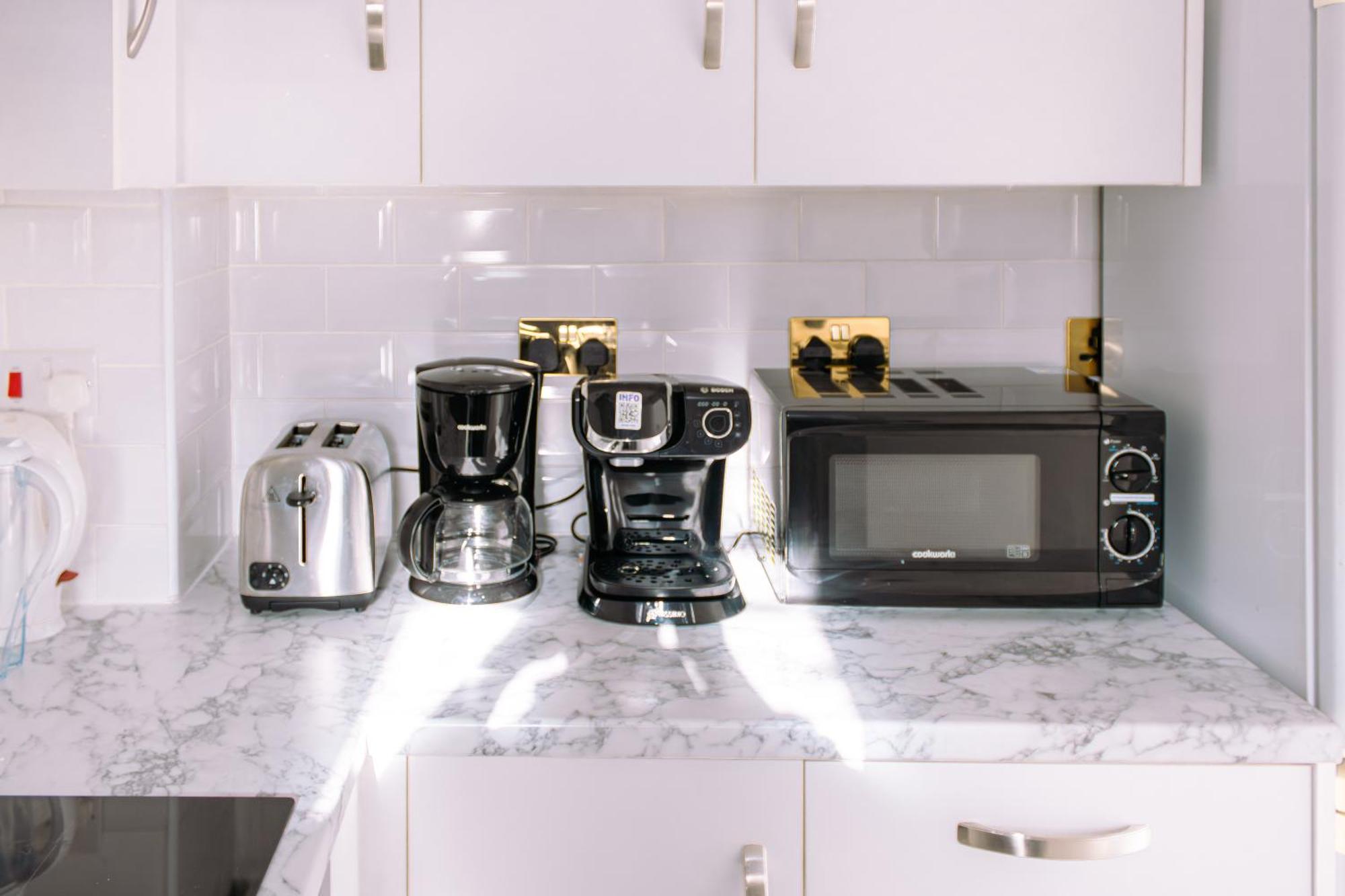 Nice 4 Bedroom Apartment Near City Centre 2-Min Walk To Metro !! Business & Family Friendly!! Londen Buitenkant foto